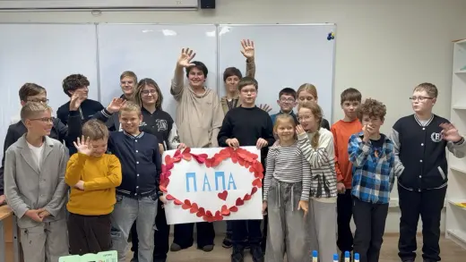 Ученики Acadia School поздравили своих героев с Днём отца