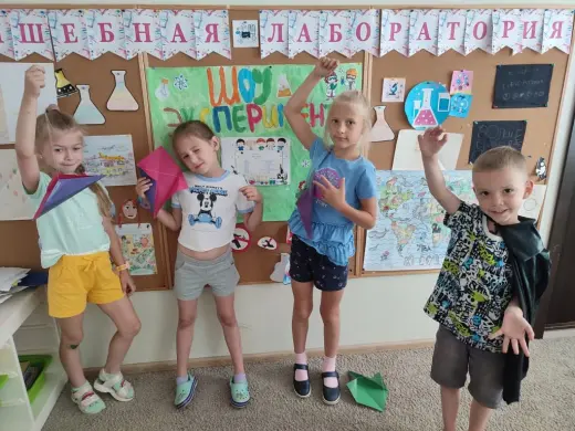 Ребята сделали воздушных змеев своими руками