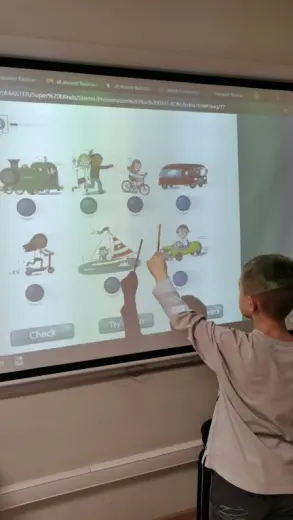 Изучаем виды транспорта в группе Super Minds Starter