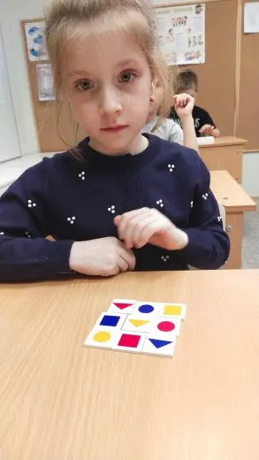 Ребята решают геометрическую судоку