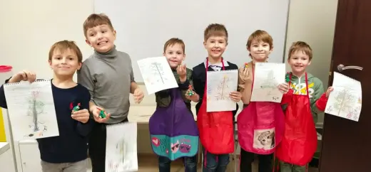 Новогодние елки на уроке ИЗО
