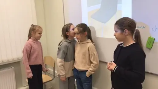Сломанный телефон