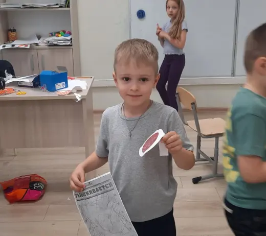 поделка с лупой