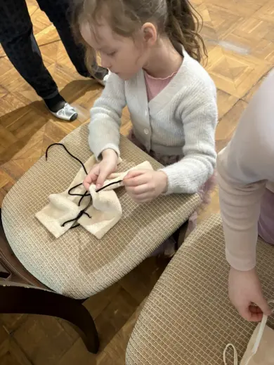 Сшиваем куски шкуры-5